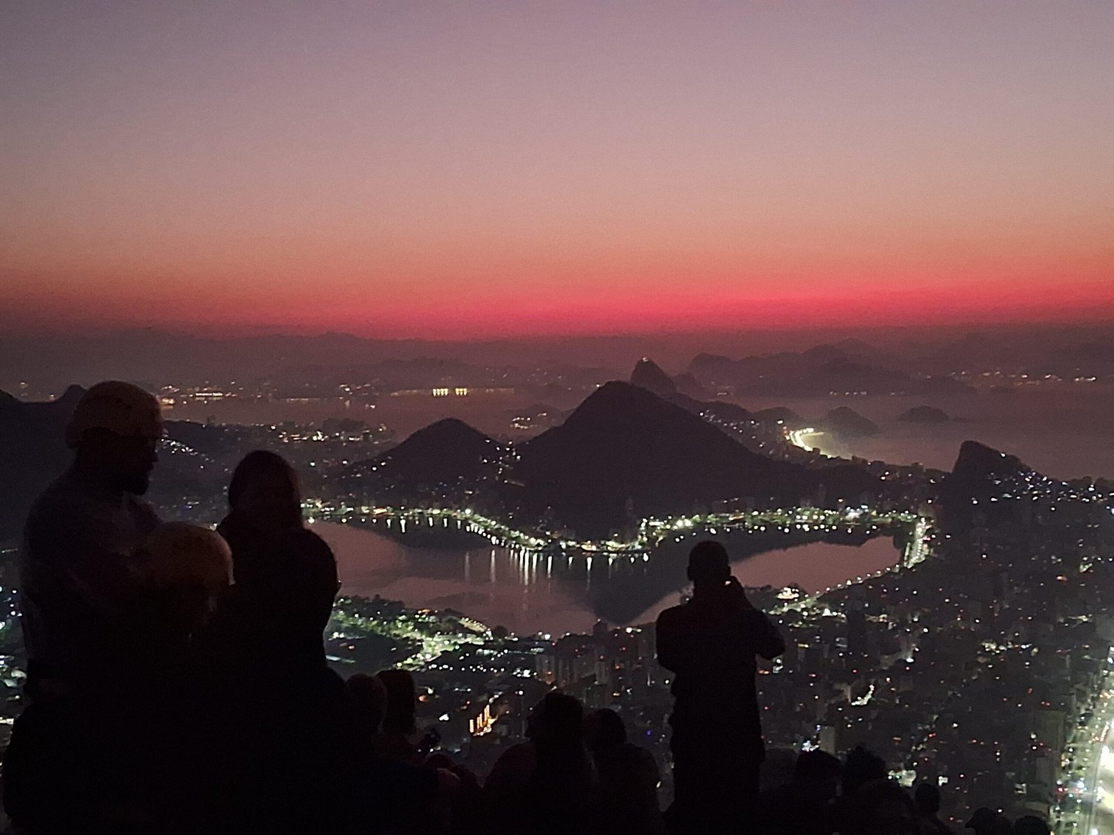 Vista do nascer do sol no morro dois irmãos